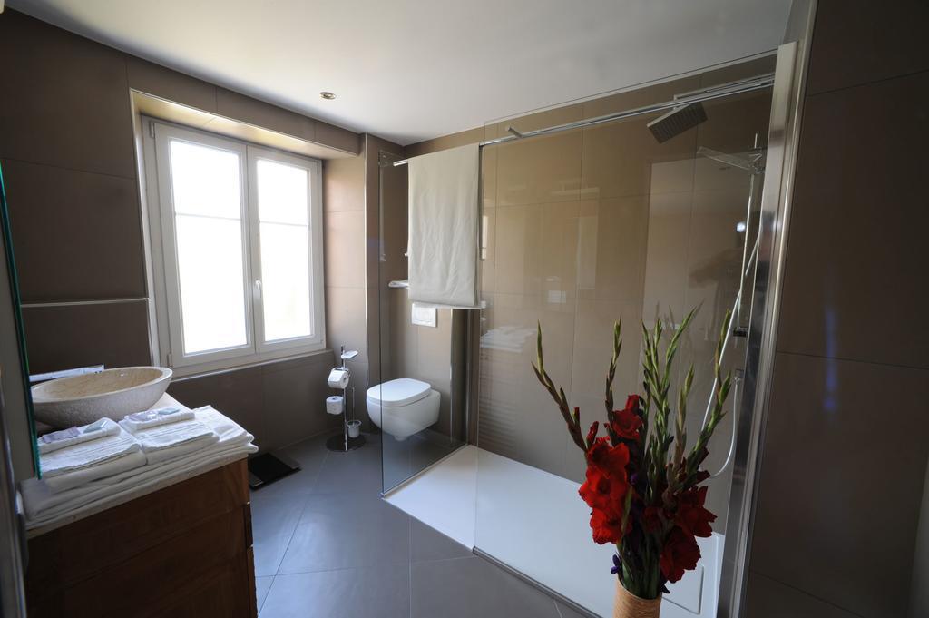 Chez Gilles Hotel Resto Bar Sa La Chaux De Fonds Rom bilde