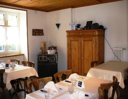 Chez Gilles Hotel Resto Bar Sa La Chaux De Fonds Eksteriør bilde